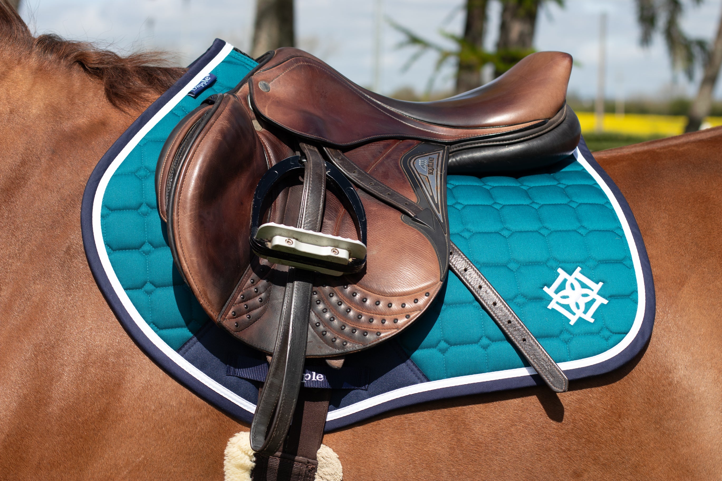 Close Contact Saddle Pads