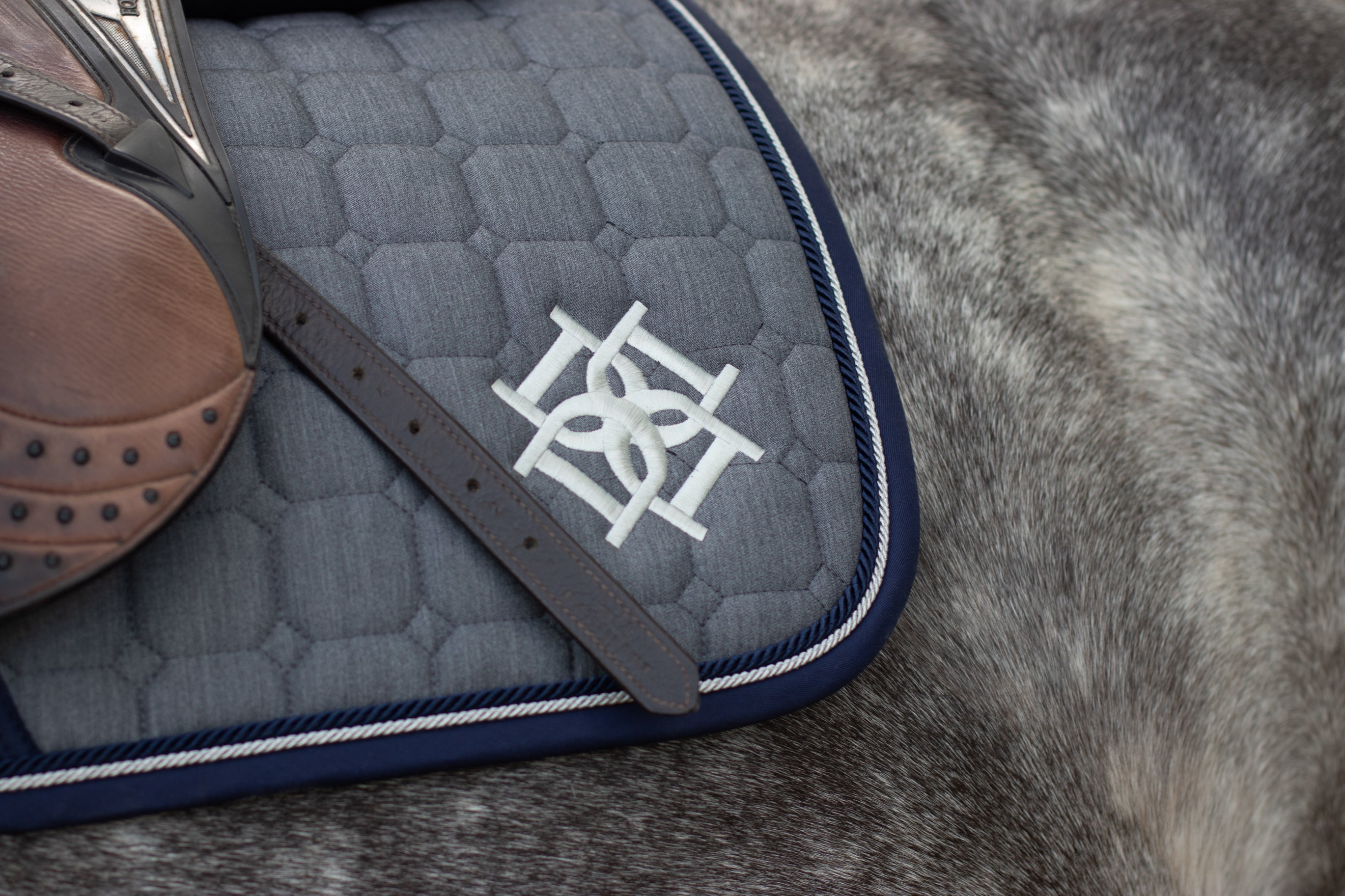Close up Dapple logo on Grey Melange Saddle Pad